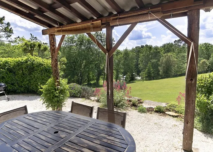 La Source Nyaraló Le Calet