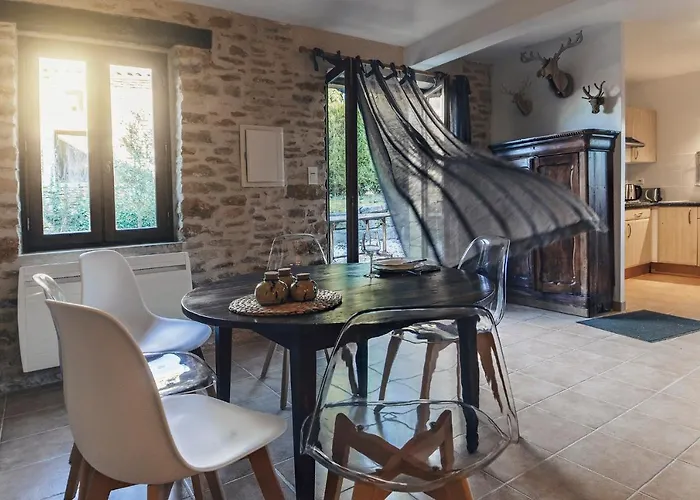 La Source Nyaraló *