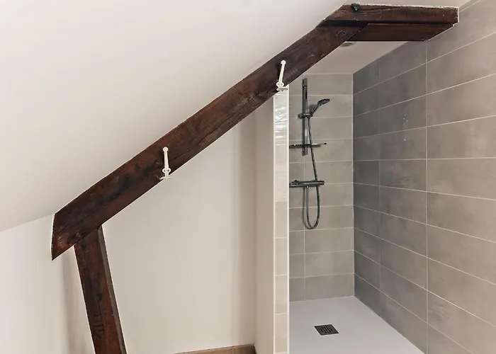 La Source Nyaraló *