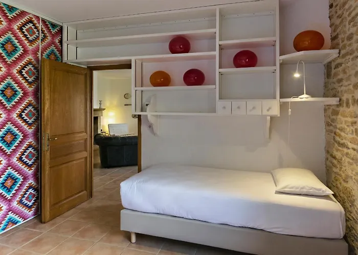 La Source Nyaraló *